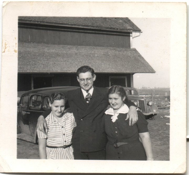 0273.jpg - Dorothy Roth, Ray Roth, Marie Swartzendruber.  Uncle & nieces.  1939c  At the Roth homeplace on Hwy 78.