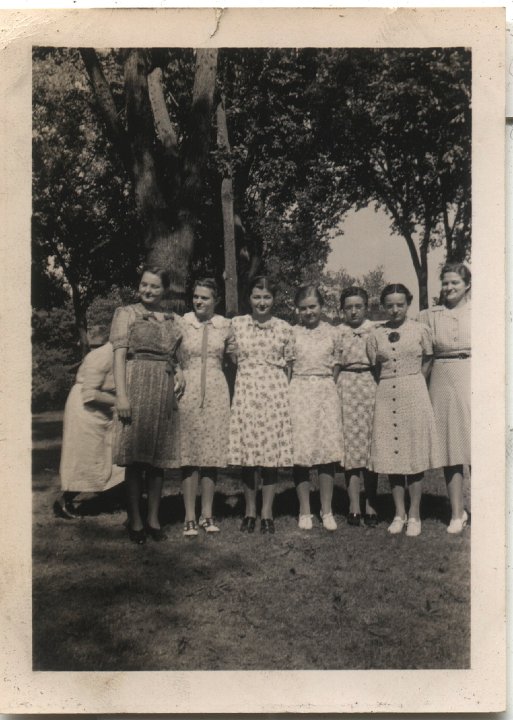 0664.jpg - Swartzendruber Cousins:  Ruth Marner, Irene Reschly, Virginia Rensberger, Velma Yoder, Marjorie Yoder, Edna Reschly, ? Yoder  1938c