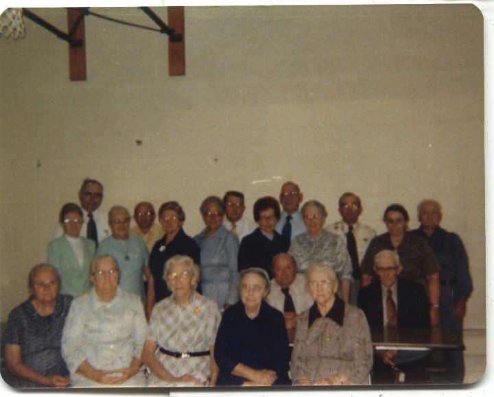 0706.jpg - Abraham Swartzendruber Reunion 1978  Edgar & Fannie Swartzendruber back right.