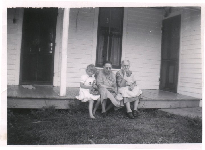 0199.jpg - ???, Katie Swartzendruber, Fannie C Roth.  Grandmas at the Jones house.