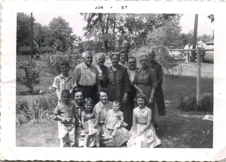 0387.jpg - Ruth Schrock's family ???  1957