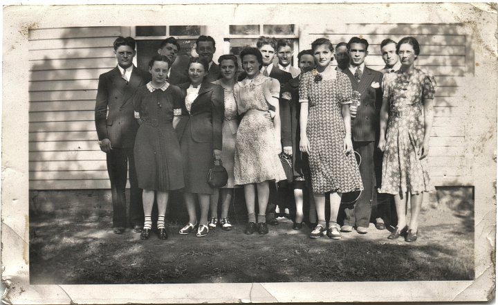 0470.jpg - Gathering for supper before Literary or Sun Evening at Carl Hosttetler's.  Left:  Murry Kraybill, Edna Reschly, Milburn Kraybill, Mrs. Evertt Roth from Nebr, Marvin Roth, Irene Reschly, Verdella Widmer, Morris Kraybill, Dale Nebel, ???, ???, Henry [Henny] Roth, ? Kraybill, ???, ???.