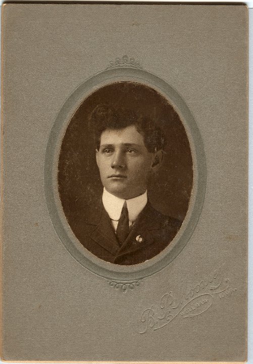 0844A.jpg - JE Ueuhauser, ???, Ill  1905c