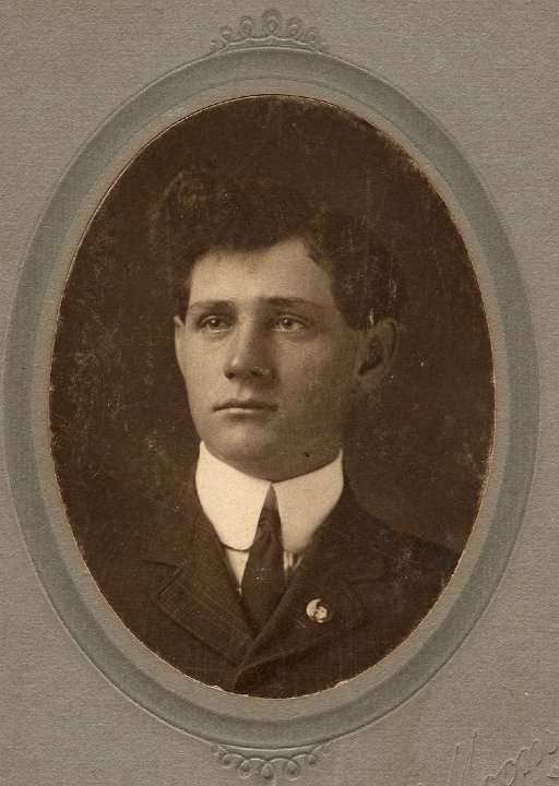 0844B.jpg - JE Ueuhauser, ???, Ill  1905c