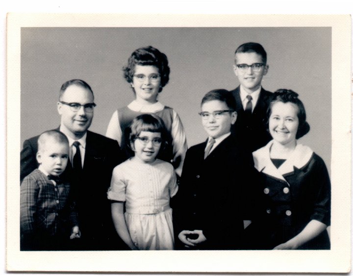 1598.jpg - Marvin & Miriam S. Sweigart Family.  1960c  ???, Marvin, Cindy [back], Mary Ann [front], Timothy, Randy, Miriam Sweigart.