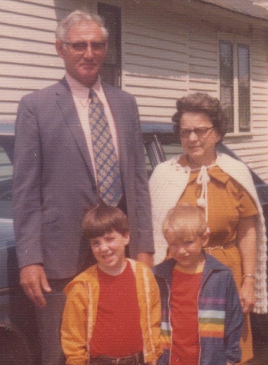 1844.jpg - Ray, ???, Kevin, Edna Roth